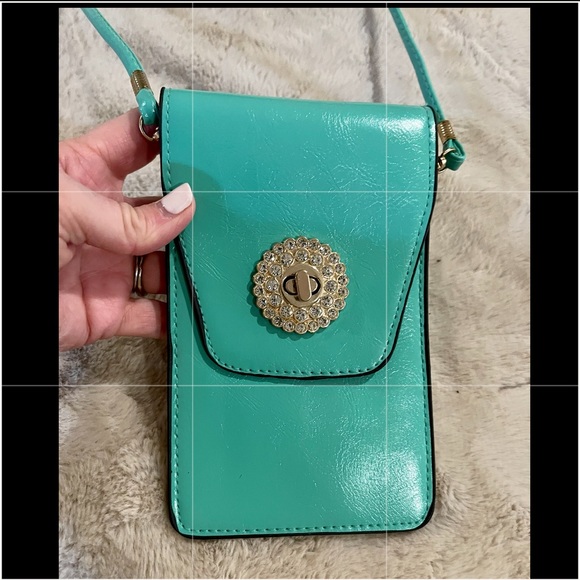 Unknown Handbags - Crossbody Bag